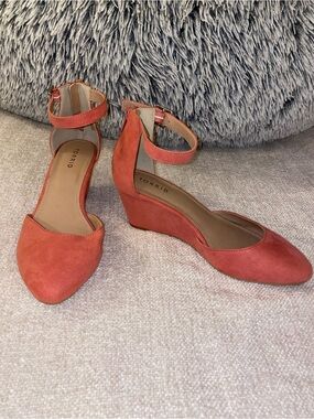 Torrid Coral Pink Faux Suede Wedge Heels 8.5W